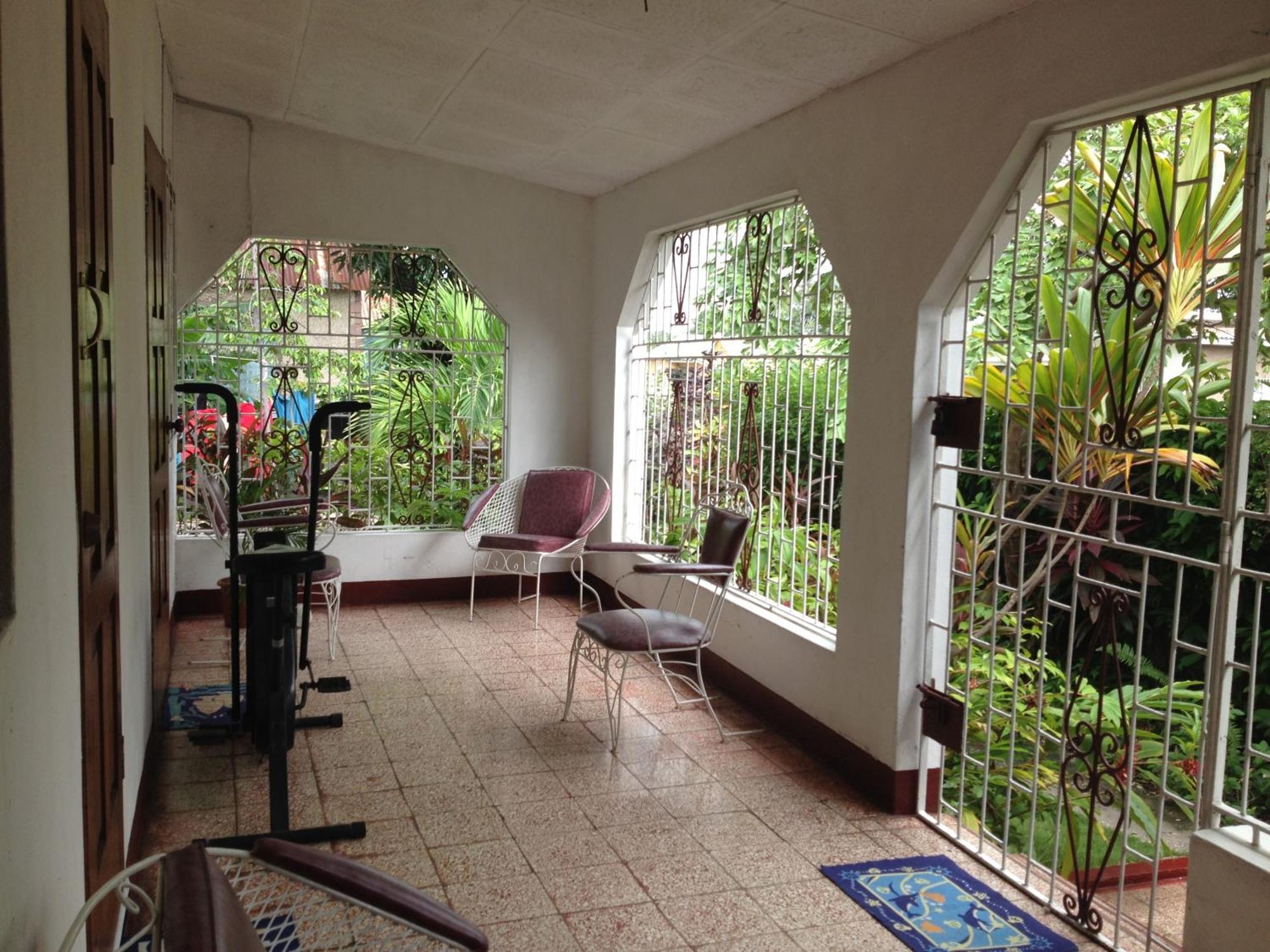 Kingston Airport Bed And Breakfast Extérieur photo