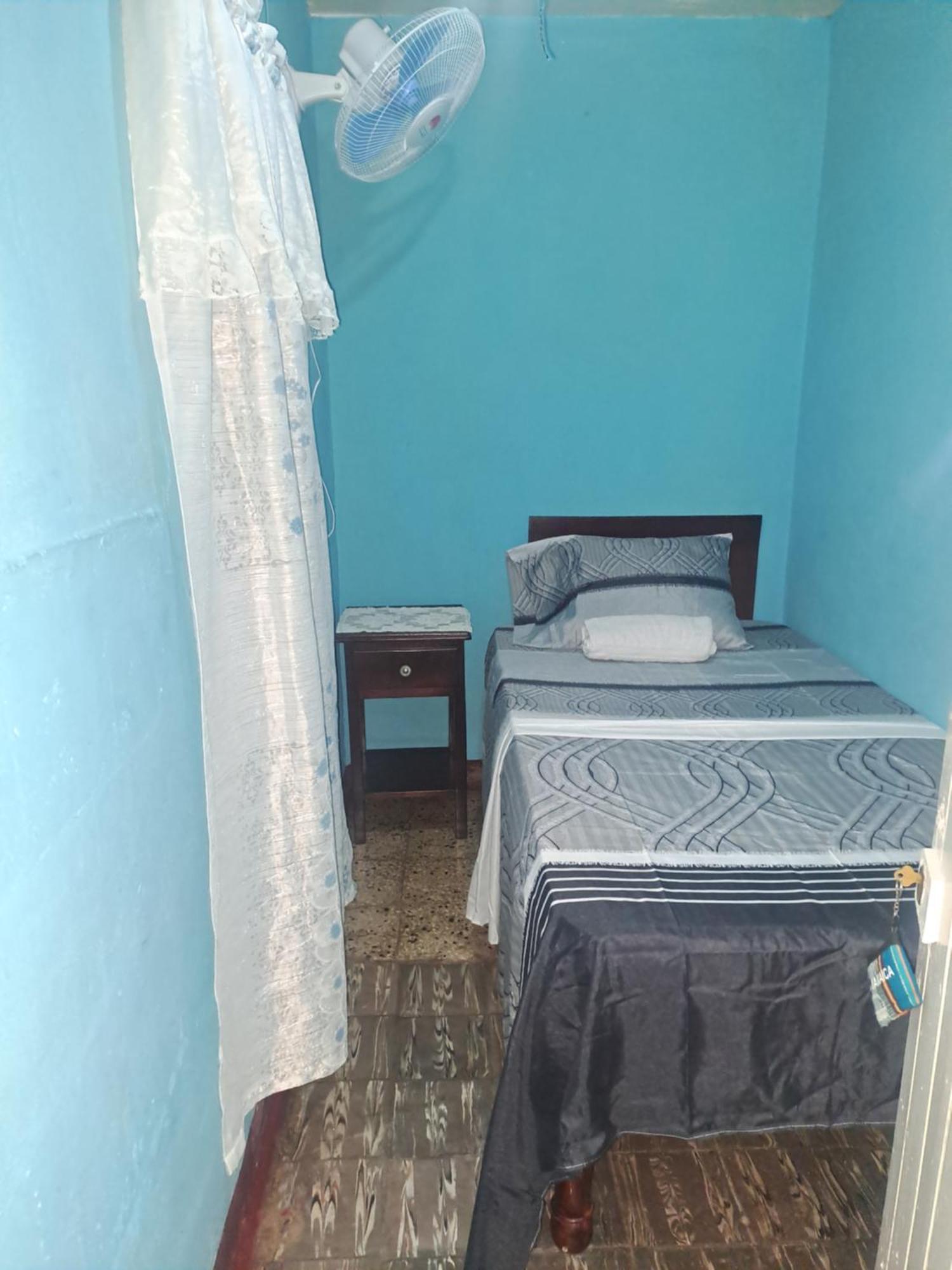 Kingston Airport Bed And Breakfast Extérieur photo