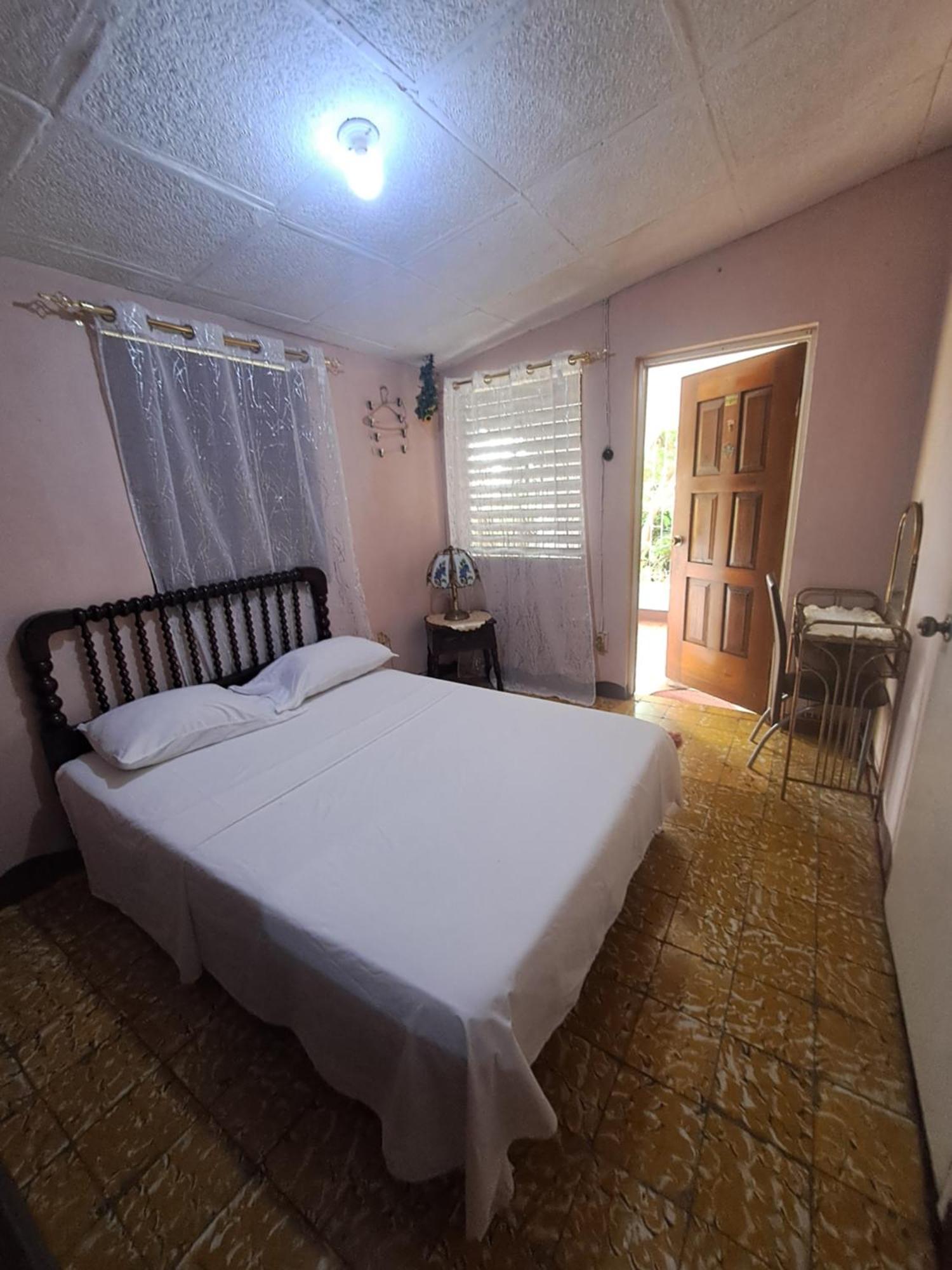 Kingston Airport Bed And Breakfast Extérieur photo